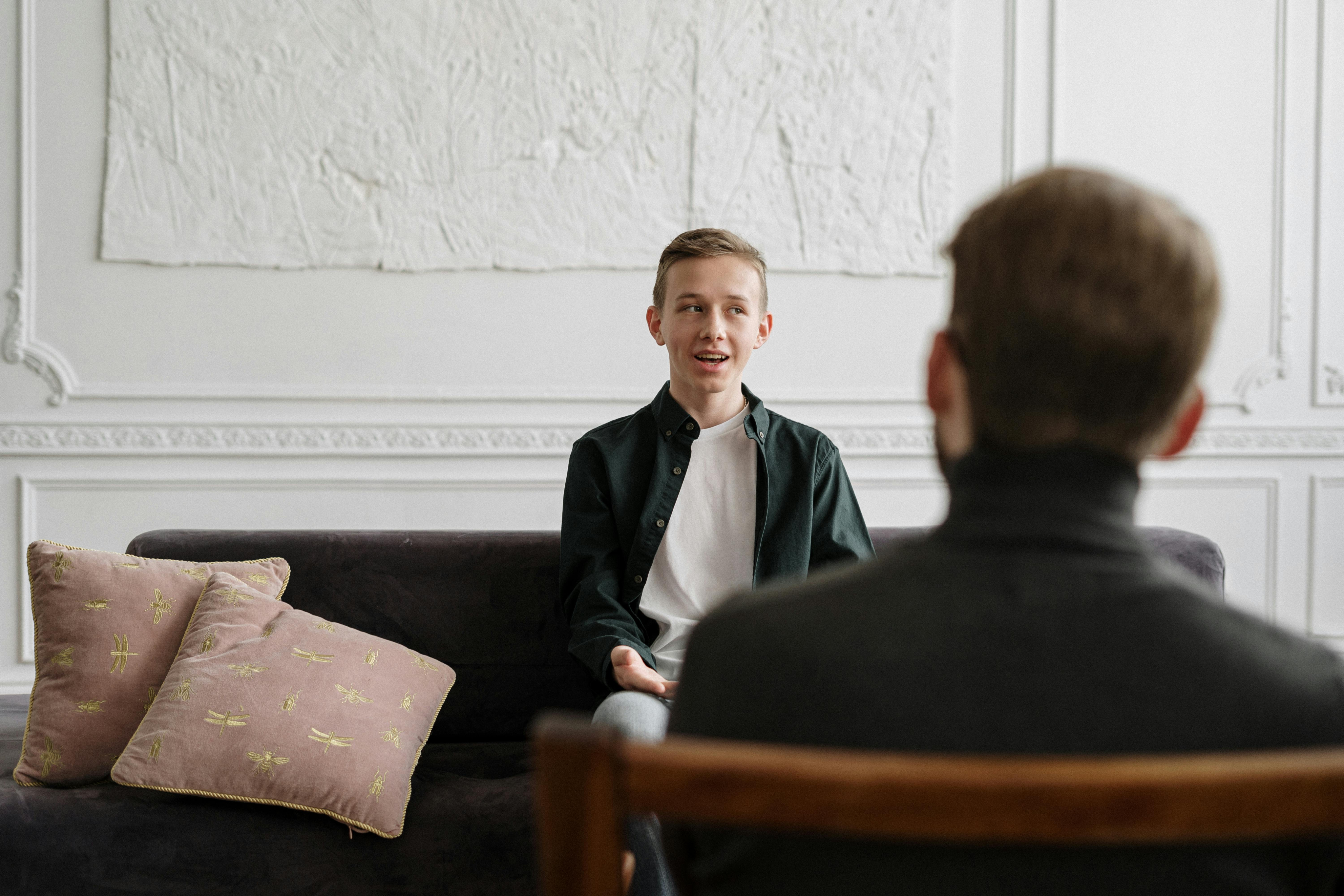 Therapy session illustrating supportive communication